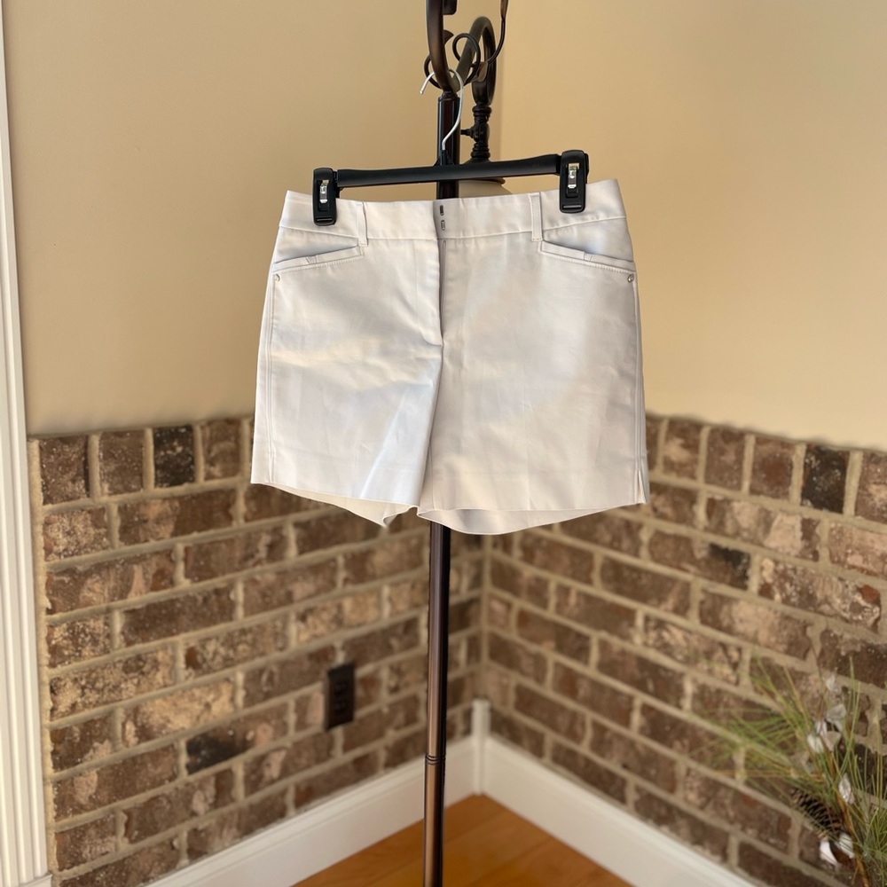 white house black market 5” short